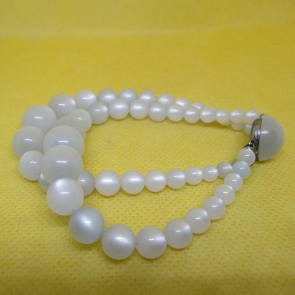 Vintage RICHELIEU MOONGLOW Bracelet Light Blue Moonglow Richelieu Double Strand - Picture 12 of 16